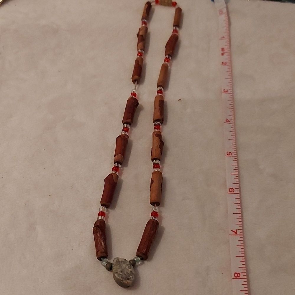 9 Assorted Necklaces - Picture 5 of 11